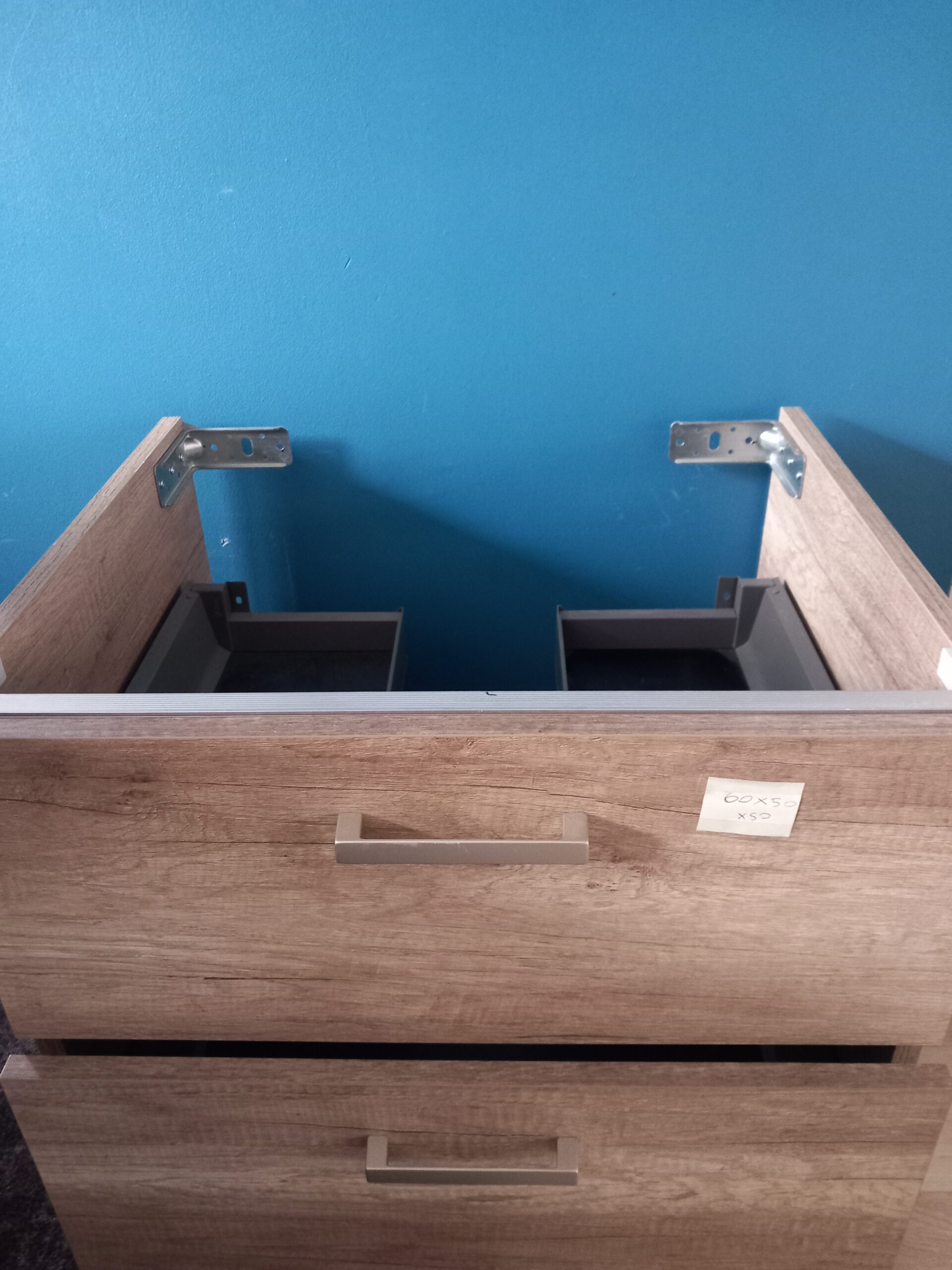 SOODUS!  Valamukapp pruun tamm 50x60x50